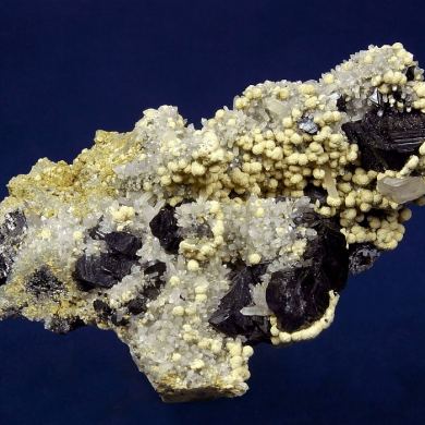 Sphalerite on Quartz with Siderite