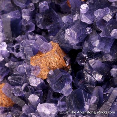 Chromian Amesite with Perovskite