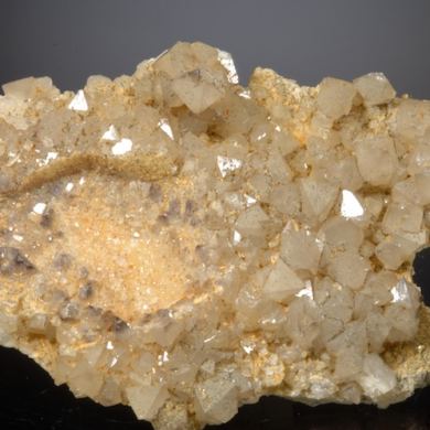 Scheelite on recrystallized Quartz with Fluorite