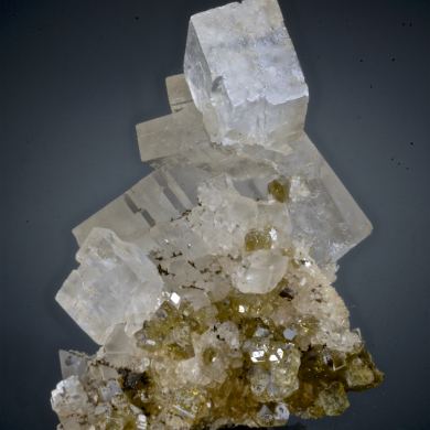 Magnesite with Uvite