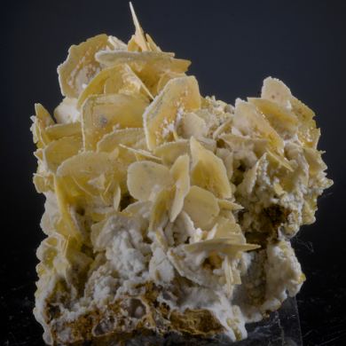 Wulfenite with Calcite