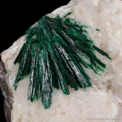 Malachite (primary) on Calcite
