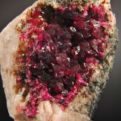 Roselite (well-crystallized) 