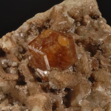 Grossular on Diopside and Calcite
