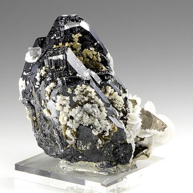 Ferberite with Calcite, Quartz, Arsenopyrite, Fluorite, Muscovite