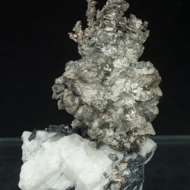 Allargentum after Dyscrasite with Sphalerite, Pyrargyrite and Schachnerite on Calcite