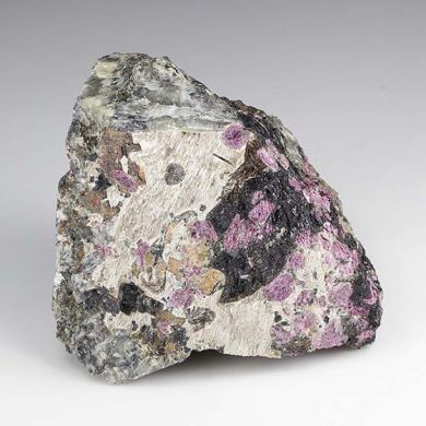 Hydrodelhayelite with Eudialyte, Lamprophyllite, Lomonosovite, Loverzerite, Aegirine, Orthoclase