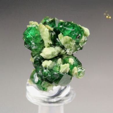 gem GARNET var. GROSSULAR var. CHROMIAN, CHROMITE