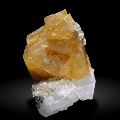 Scheelite with Albite and Muscovite
