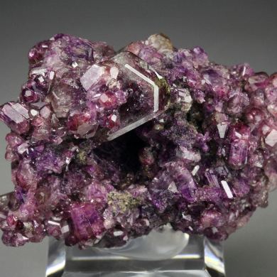 VESUVIANITE var. MANGANOAN