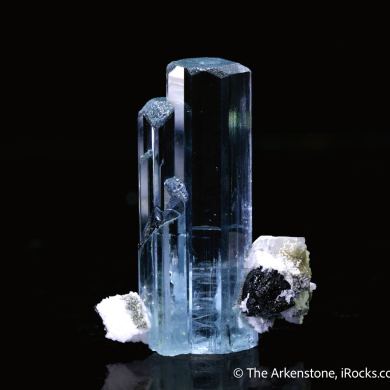 Beryl var. Aquamarine, Schorl