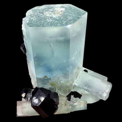 Beryl var. aquamarine, tourmaline