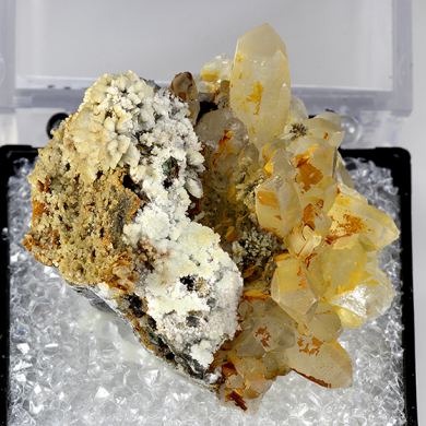 Hemimorphite with Smithsonite, Quartz