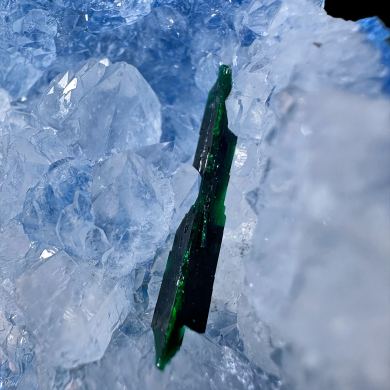Malachite, quartz, shattuckite