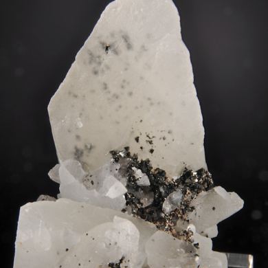 Jacobsite on and in Calcite (exceptional)
