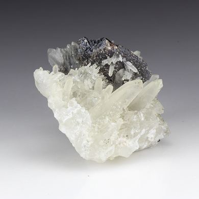 Stolzite with Mimetite, Hubnerite, Quartz