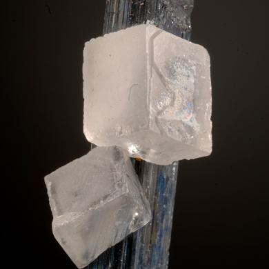Barite on Stibnite 