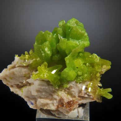 Pyromorphite (fine hoppered crystals)