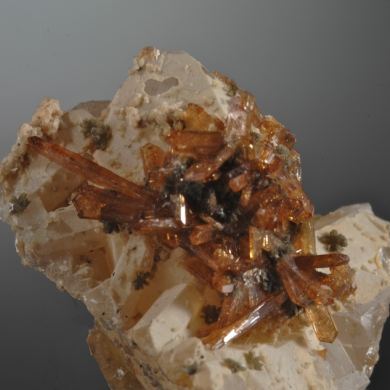 Eosphorite - elongated crystals with Zanazzite