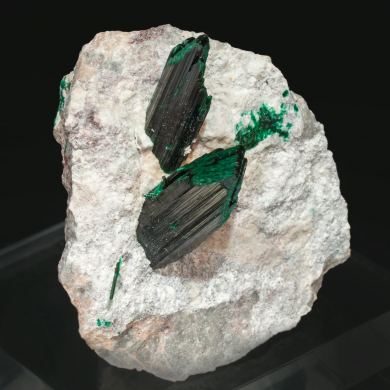 Brochantite with Dickite