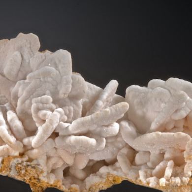 Wulfenite w. Calcite