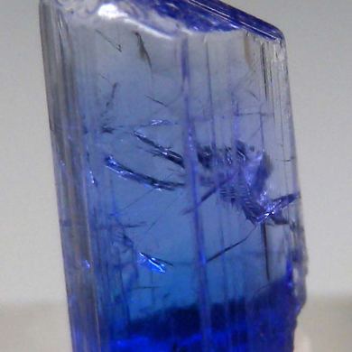 Merelaniite in Tanzanite