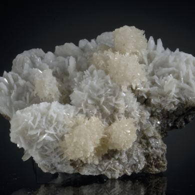 Strontianite on Barite