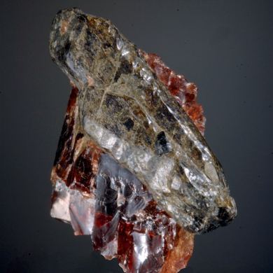 Enstatite (doubly terminated) on Almandine 