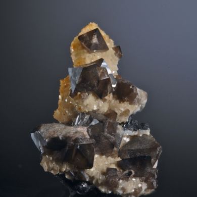 Scheelite on Dolomite with minor Ferberite