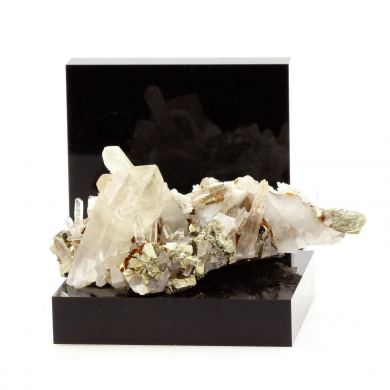 Quartz, Pyrite, Baryte, Siderite.