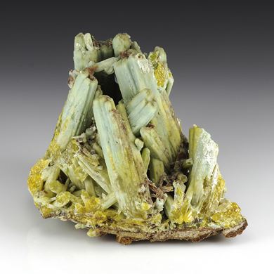 Plumbogummite replacing Pyromorphite
