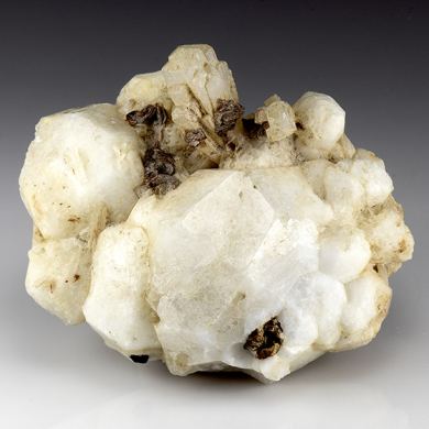 Analcime with Natrolite, Rhodochrosite, Serandite