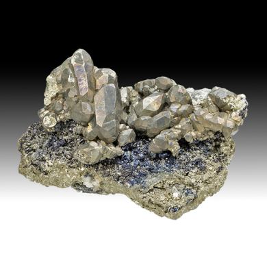 Pyrite epitaxial on Marcasite with Sphalerite