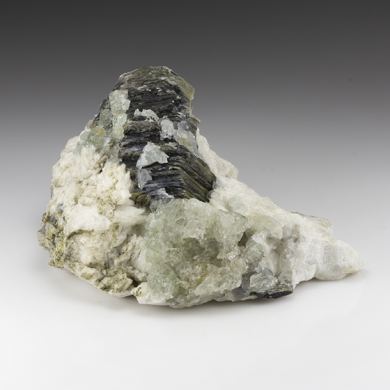 Fluorapatite with Muscovite, Albite