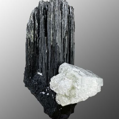 Beryl var. goshenite, tourmaline