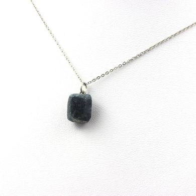 Raw Sapphire necklace. 14.28 ct.