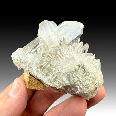 Quartz (repaired) (1682)