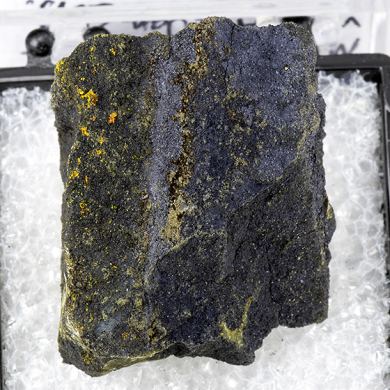 Fervanite with Magnesiopascoite, Rauvite, Montroseite