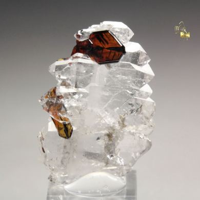 BROOKITE, QUARTZ var. FADEN
