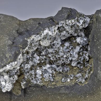 Analcime with Jugoldite