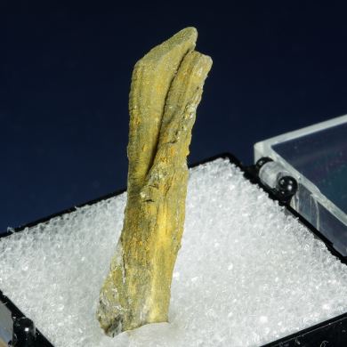 Stibiconite (pseudo. Stibnite)