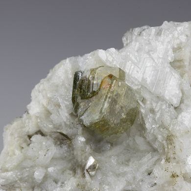 Fluorapatite with Muscovite, Albite