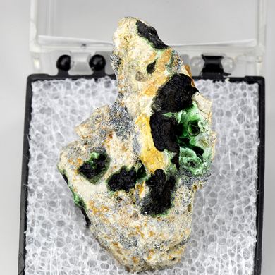 Agardite-Y with Cornwallite, Tenorite