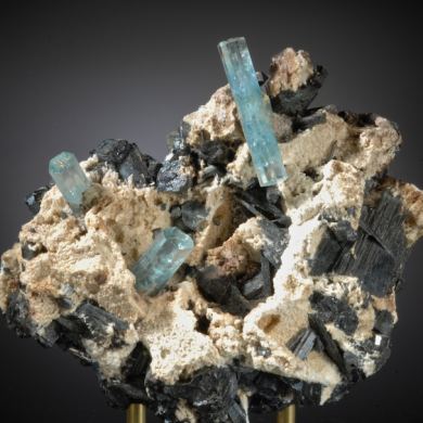 Beryl var Aquamarine with Schorl 