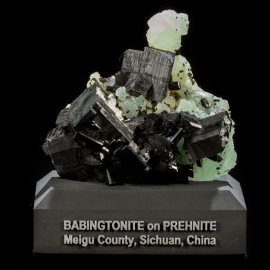 Babingtonite on Prehnite
