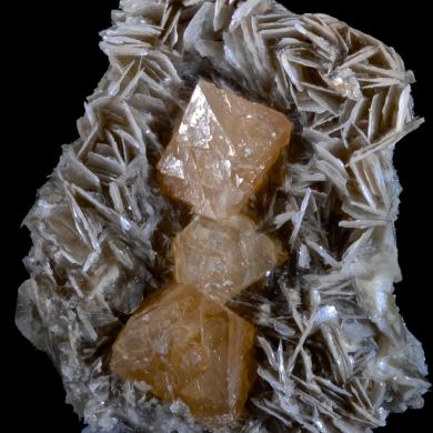 Scheelite on Muscovite