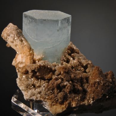 Beryl var. Aquamarine on Albite and Muscovite