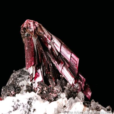 Erythrite on Quartz