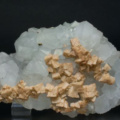 Dolomite on Quartz and Chalcopyrite