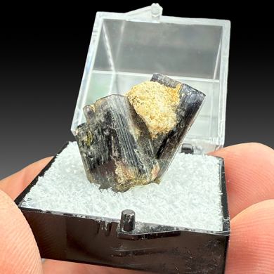 Liddicoatite